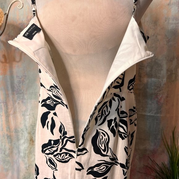 White and Black V-Neck Sundress - Picture 10 of 16